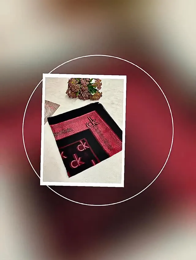 روسری ابریشمی ۱۲۰، رنگ مشکی و قرمز، جنس ساتن، مربع