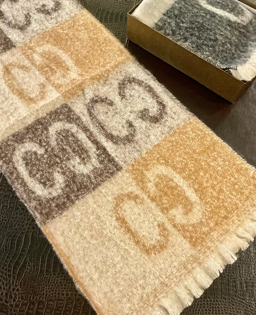 شال بیگ اسکارف طرح گوچی — عکس ۶