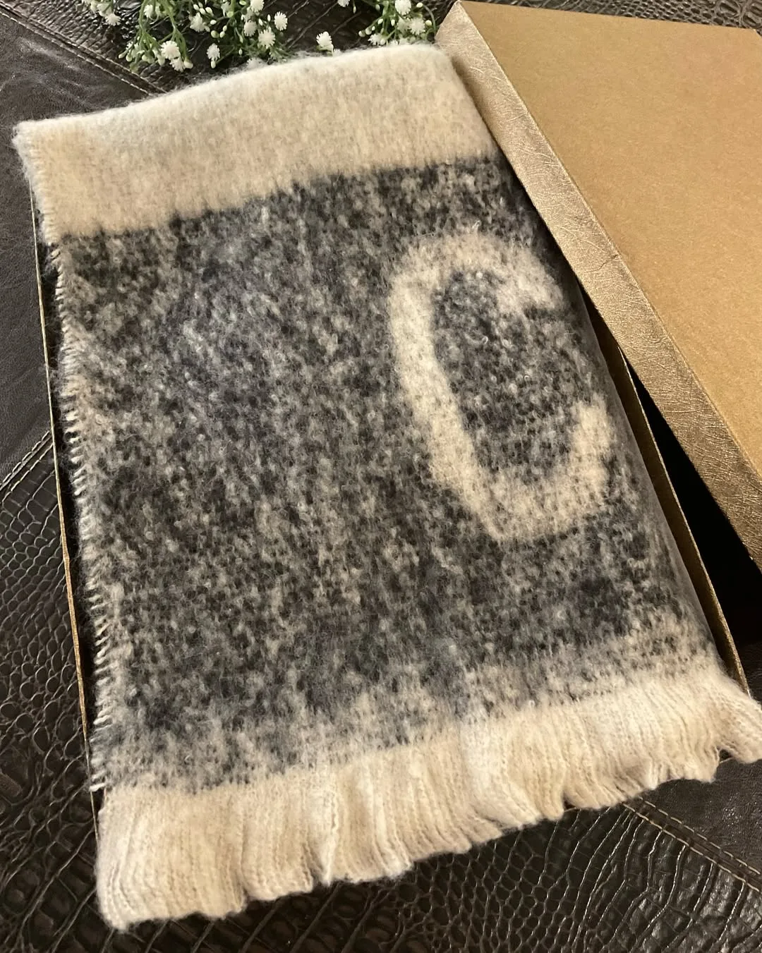 شال بیگ اسکارف طرح گوچی — عکس ۵