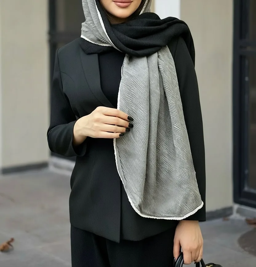 شال پلیسه دورو پم‌پم پاییزه — عکس ۲