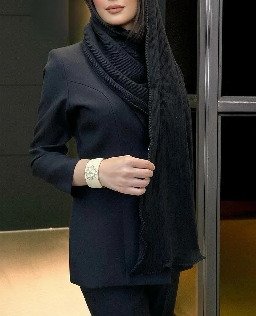 شال پلیسه مشکی، لبه گیپور