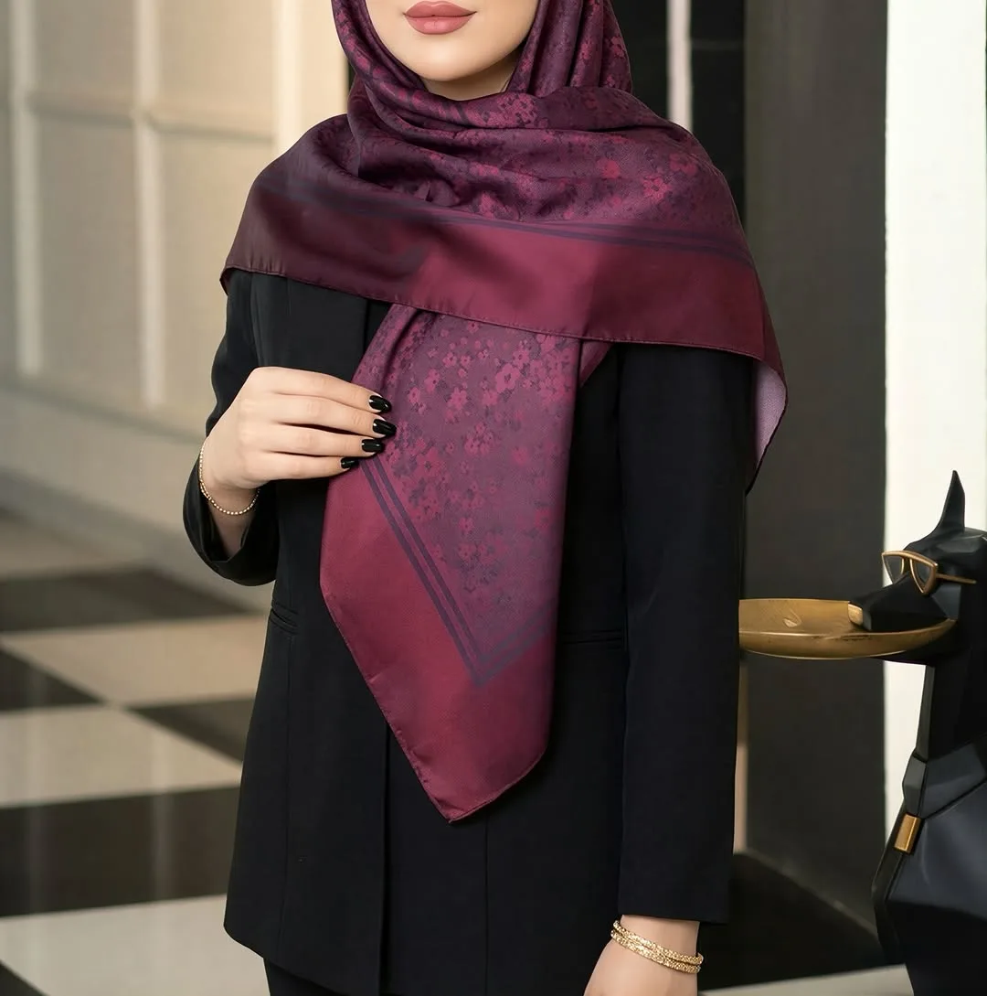 روسری ابریشم دورو، رنگ زرشکی و بنفش، جنس ساتن، طرح گلدار، مربع