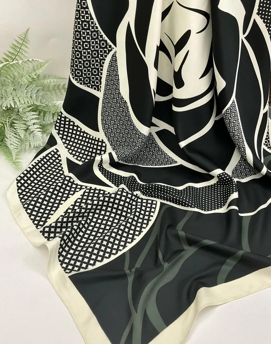 روسری ابریشمی ۹۰ — عکس ۵