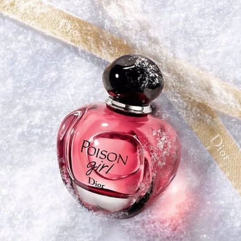 عطر پویزن گرل دیور، رنگ صورتی و مشکی، جنس شیشه و فلز، بطری گرد پمپی