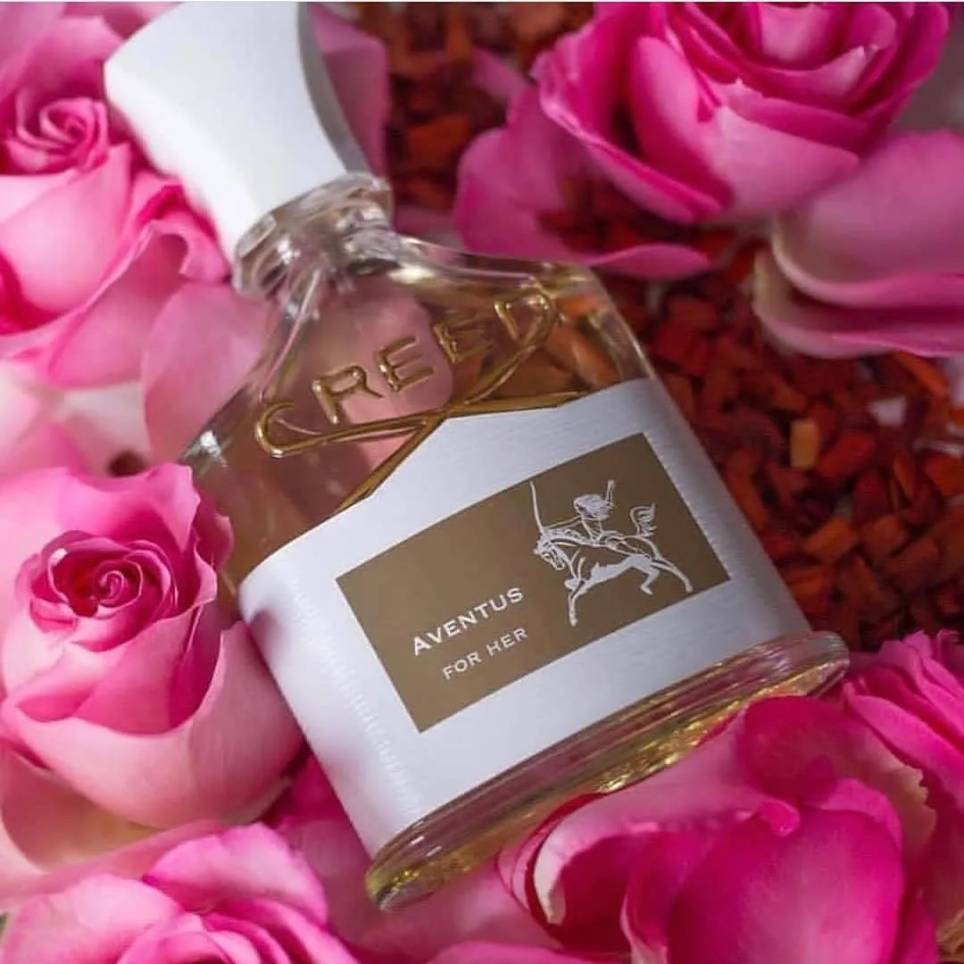 عطر اونتوس فور هر کرید، رنگ سفید و طلایی، جنس شیشه، بطری عطر طرحدار