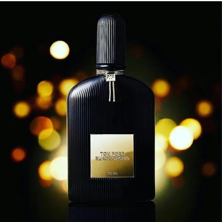 عطر تام فورد بلک ارکید، رنگ مشکی و طلایی، جنس شیشه، بطری استوانه‌ای