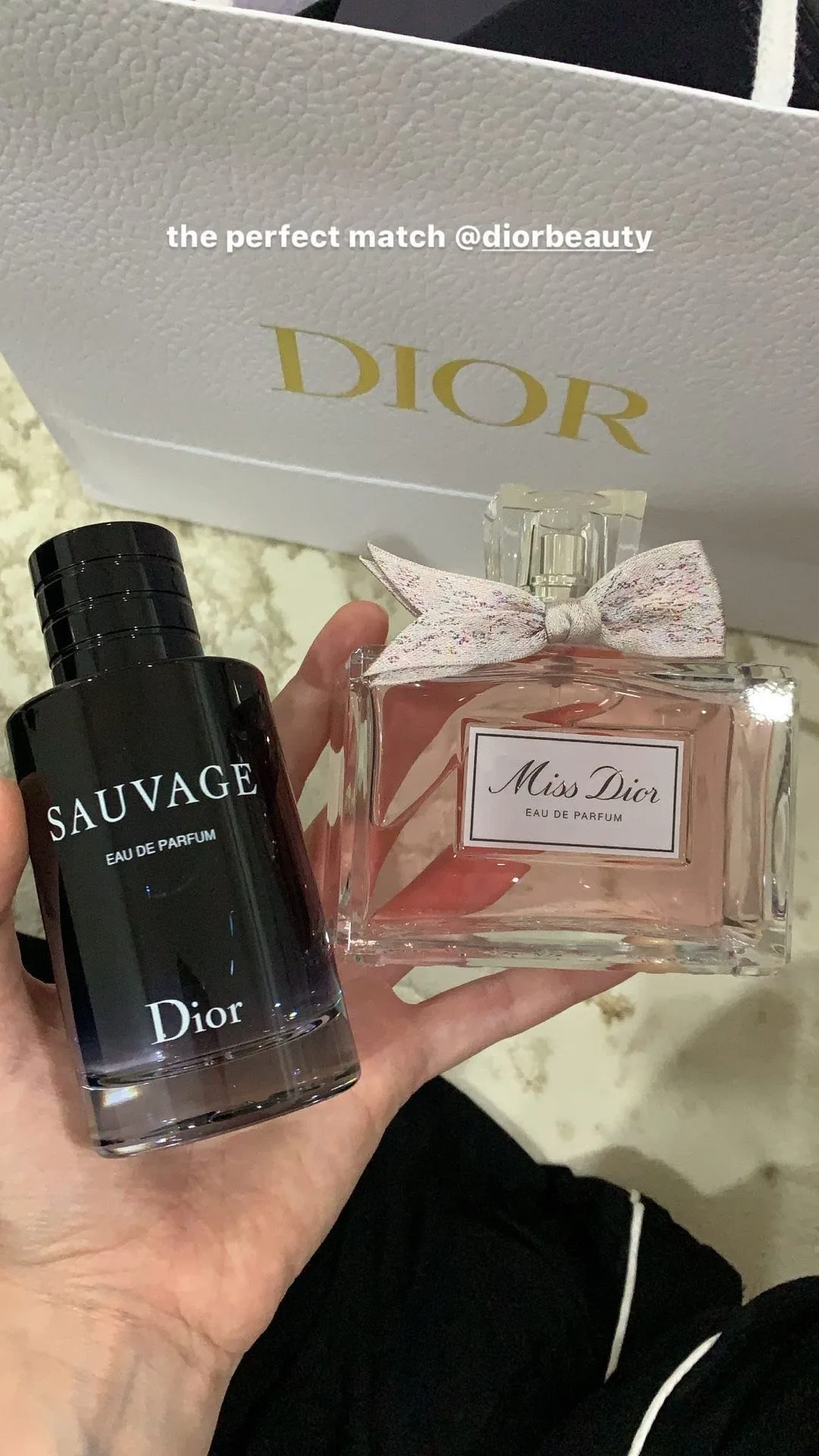 عطر ساواج مردانه دیور، رنگ مشکی و صورتی، جنس شیشه، بطری مستطیلی