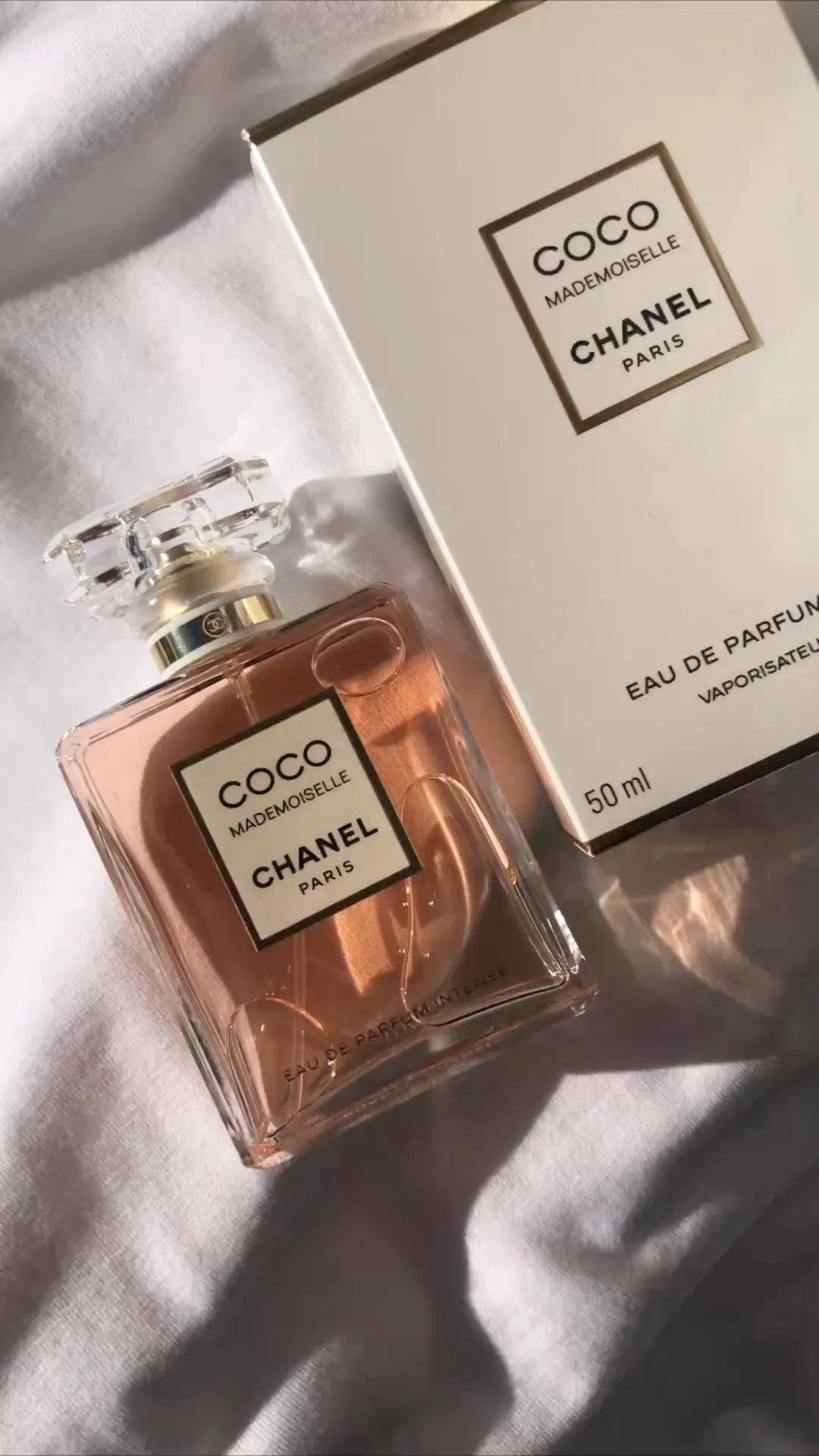 عطر کوکو مادمازل شنل، رنگ صورتی و طلایی، جنس شیشه، بطری مستطیلی