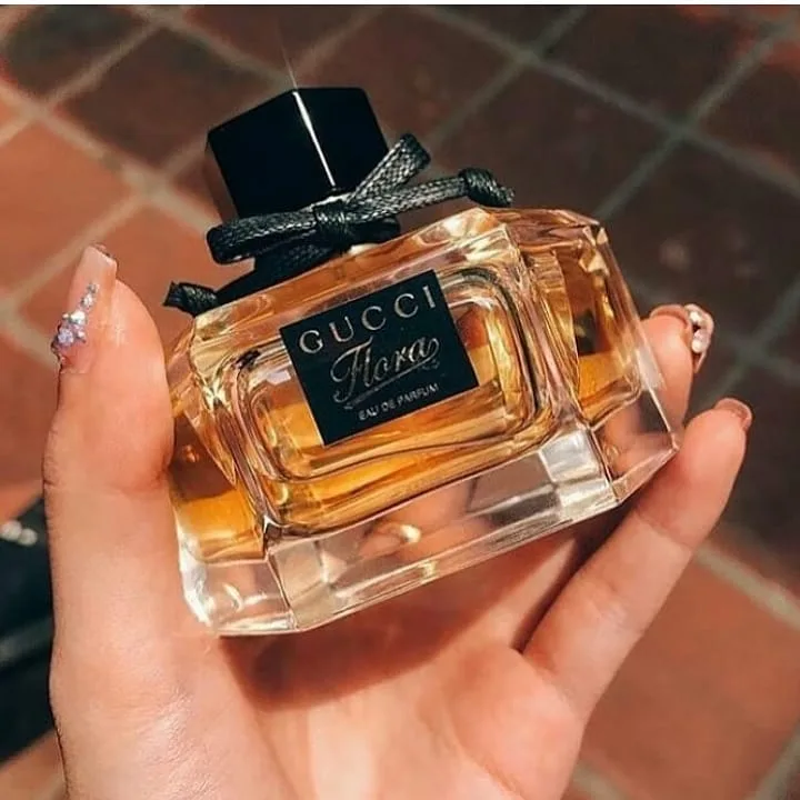عطر فلورا ادوپرفیوم گوچی، رنگ طلایی و مشکی، جنس شیشه، بطری مستطیلی