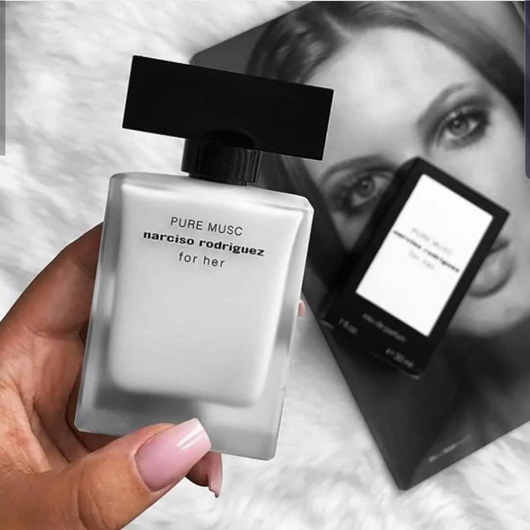 عطر پیور ماسک فور هر نارسیسو رودریگز، رنگ سفید و مشکی، جنس شیشه، بطری مستطیلی