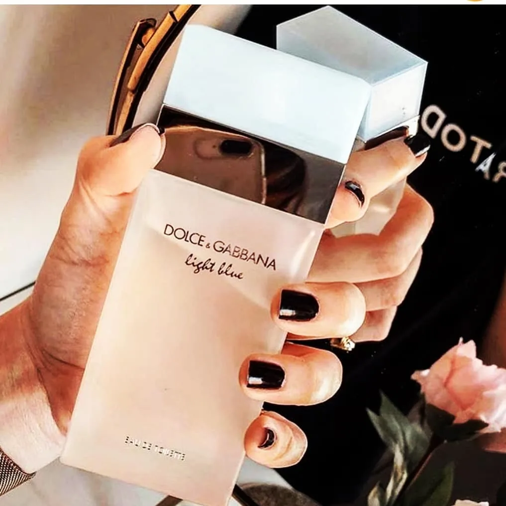 عطر لایت بلو دولچه گابانا، رنگ سفید و شفاف، جنس شیشه و پلاستیک، بطری مستطیلی