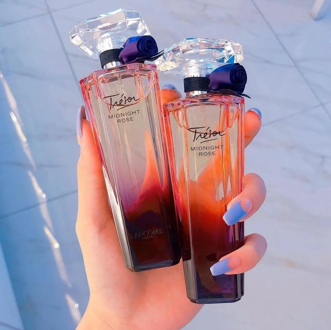 عطر ترزور میدنایت رز — عکس ۳