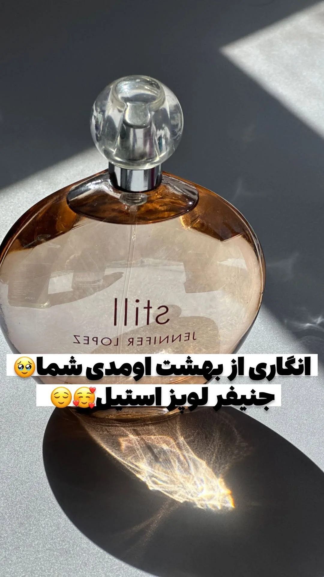 عطر استیل جنیفر لوپز، رنگ طلایی و شفاف، جنس شیشه، بطری گرد