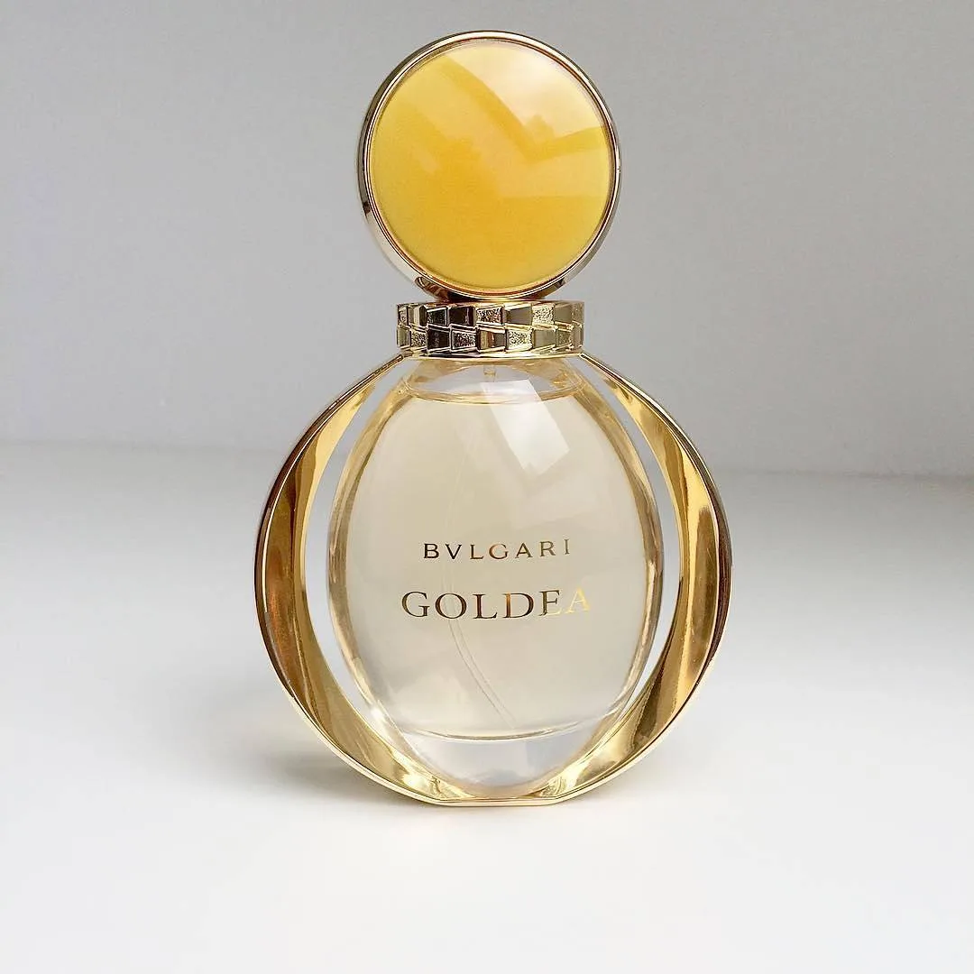 عطر گلدیا ادوپرفیوم تستر بولگاری، رنگ طلایی و شفاف، جنس شیشه و فلز، کروی با حلقه‌ی طلایی