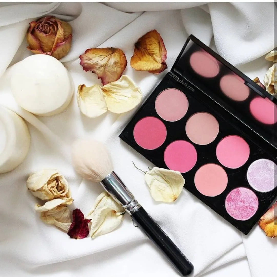 پالت رژ گونه اولترا بلاش Makeup Revolution