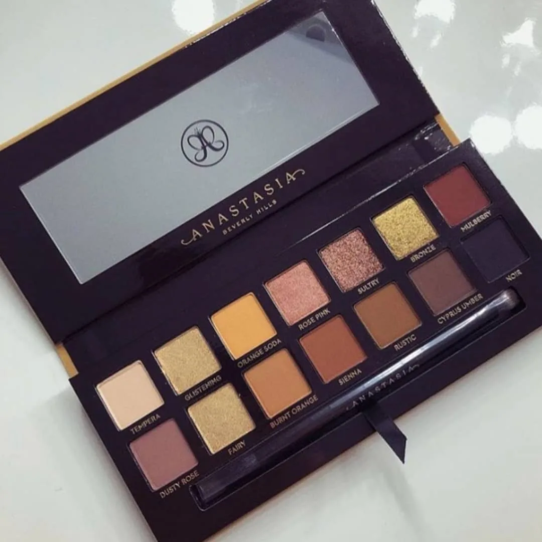 پالت سایه چشم آناستازیا Anastasia Beverly Hills، رنگ قهوه‌ای، بژ و نارنجی، جنس پودری، طرح مات و براق، مستطیلی، ۱۴ رنگ