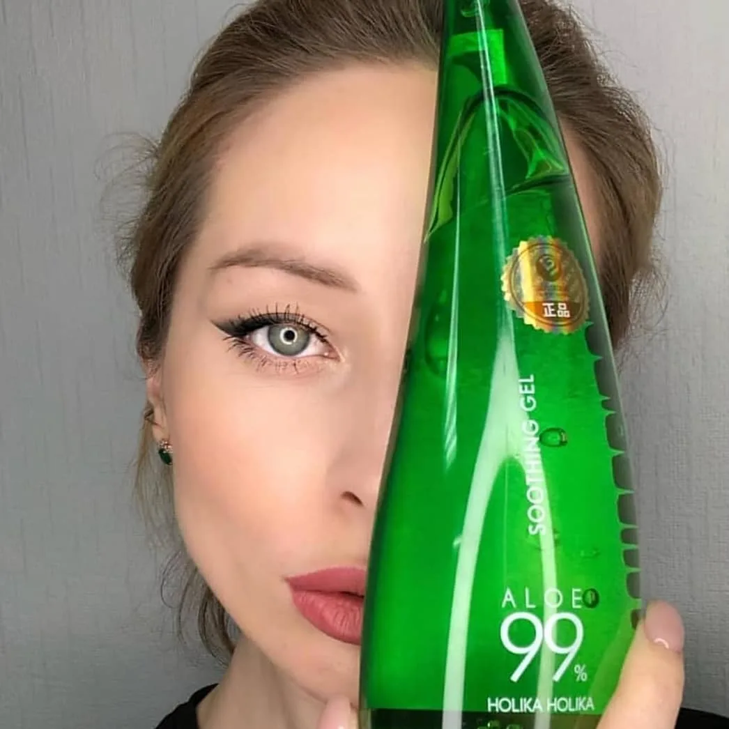 ژل آلوئه ورا ۹۹٪ هولیکا هولیکا، رنگ سبز و طلایی، جنس شیشه —، استوانه‌ای بلند
