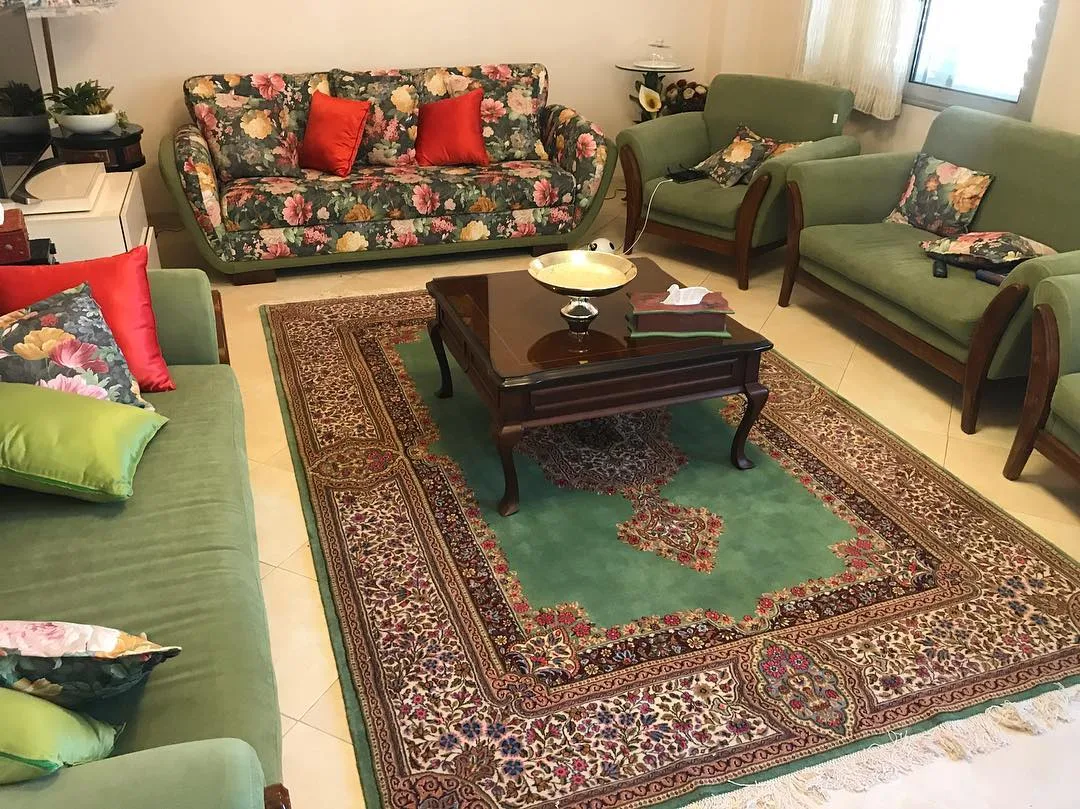 فرش دستباف کرمان، رنگ سبز و قرمز، طرح گلدار، مستطیلی