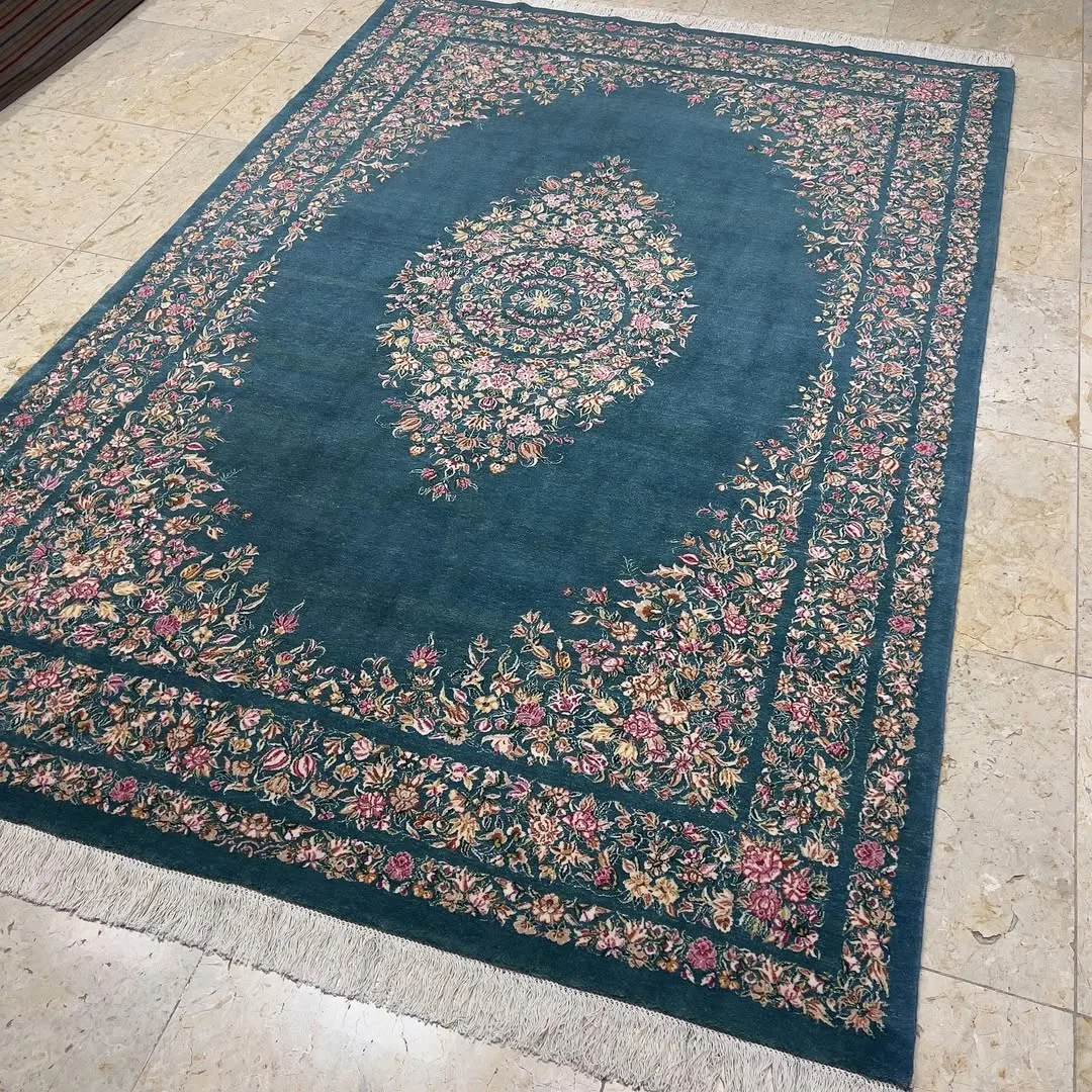 فرش شش متری دیبا، رنگ آبی، صورتی و کرم، جنس نخ، طرح گلدار، فرش دستباف مستطیلی