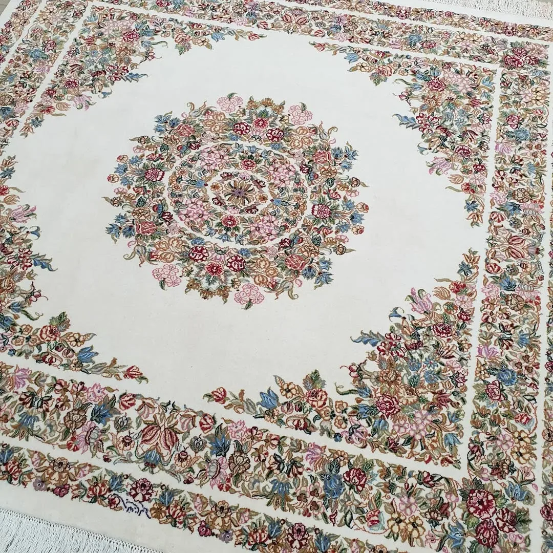 قالیچه مربع ۲ در ۲ دیبا کرمان