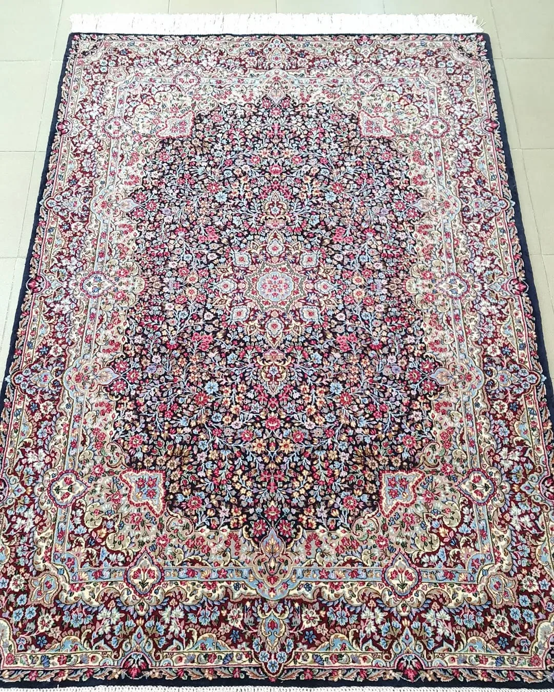 قالیچه سه متری سرمه ای سرام حاشیه لاکی