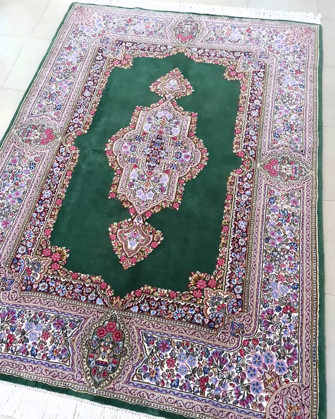 قالیچه ۳ متری کف ساده سبز یشمی کرمان
