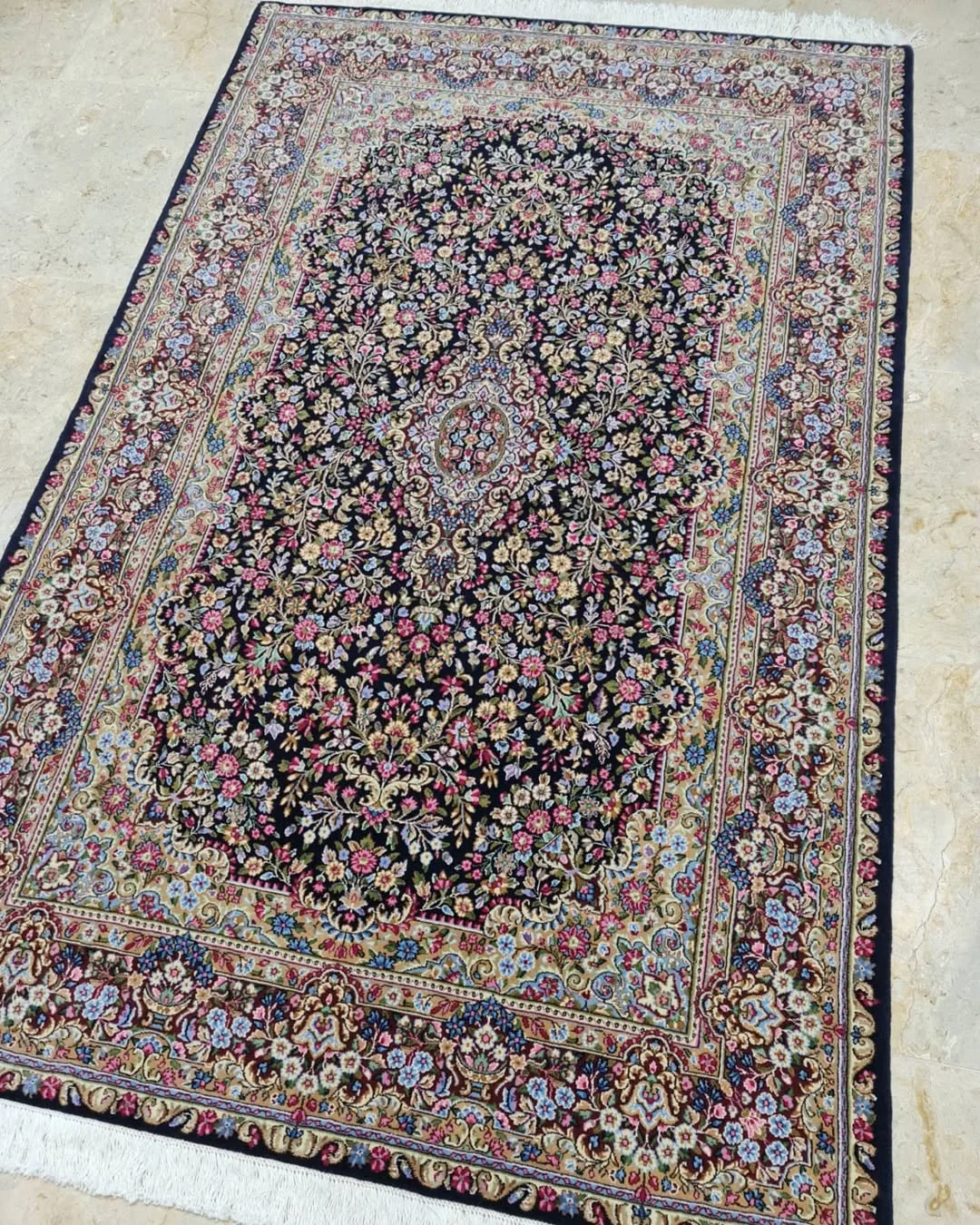قالیچه سرمه‌ای سرام کرمان