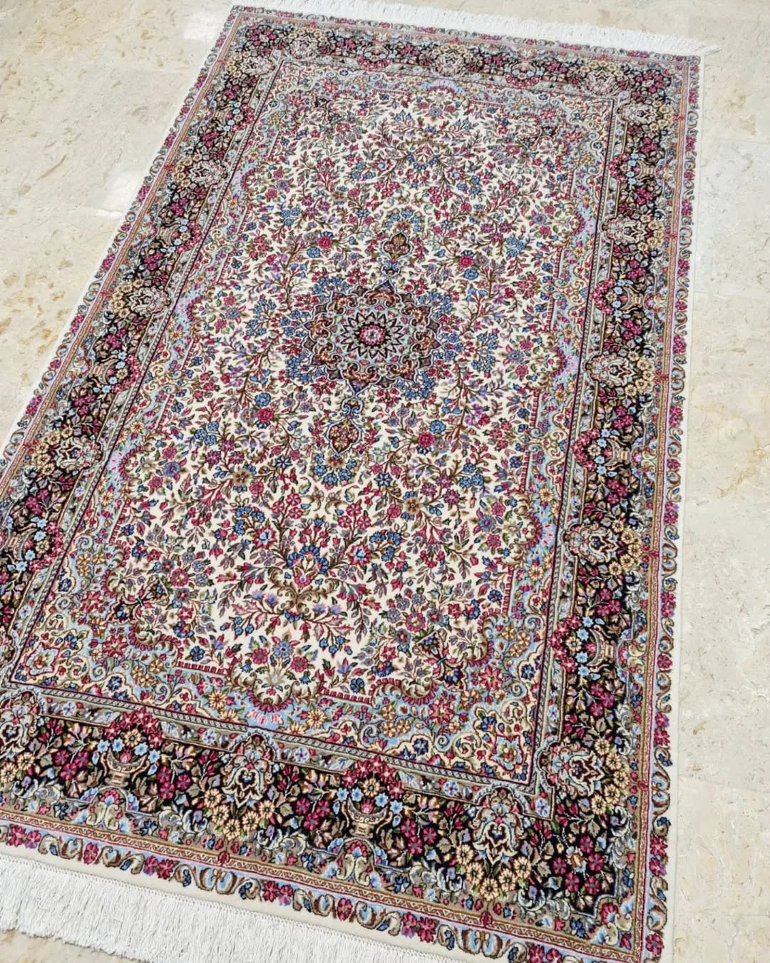 قالیچه چهار متری کرم سرام کرمان
