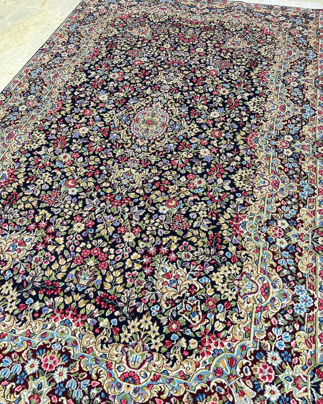 قالیچه ۴ متری سرمه ای سرام کرمان