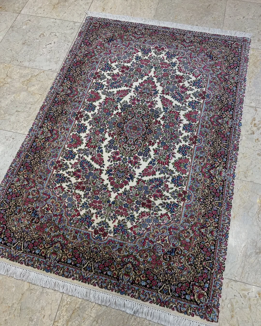 قالیچه سه متری سرام دسته‌گلی کرمان
