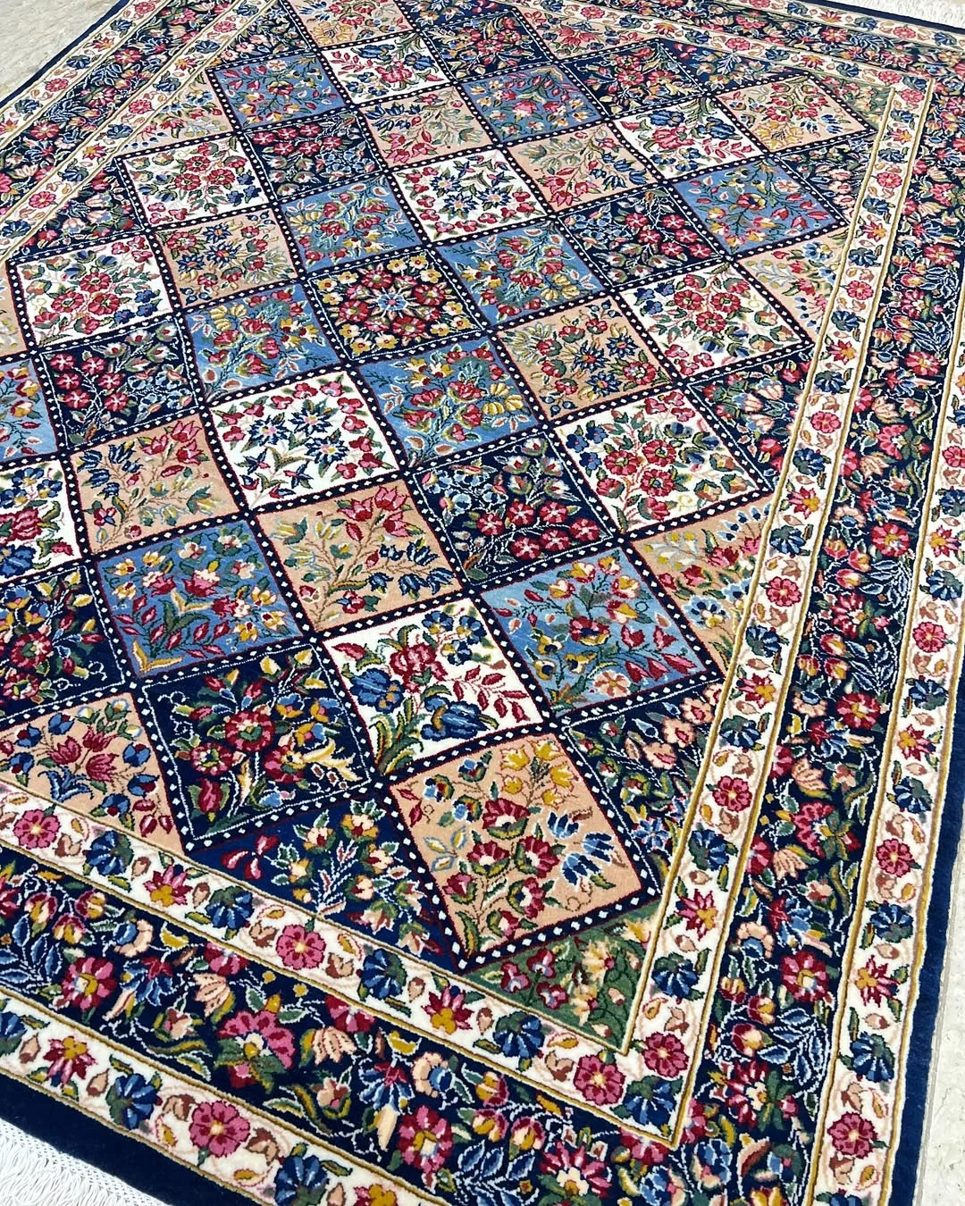 قالیچه سه متری سرمهای خشتی کرمان