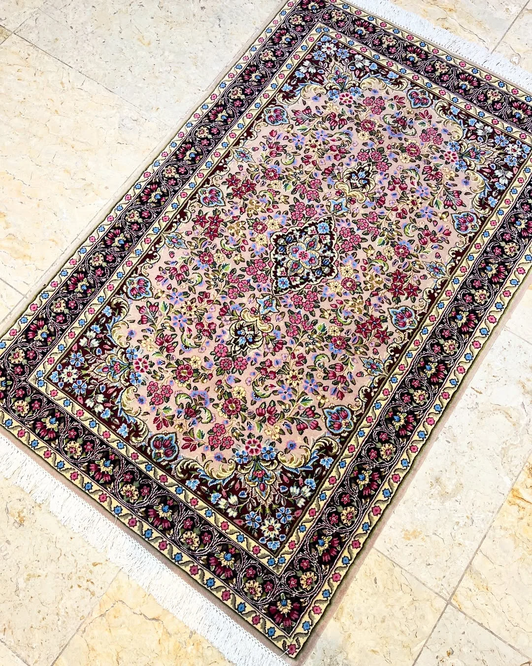 قالیچه ذرع و نیم سرام دسته‌گلی کرمان