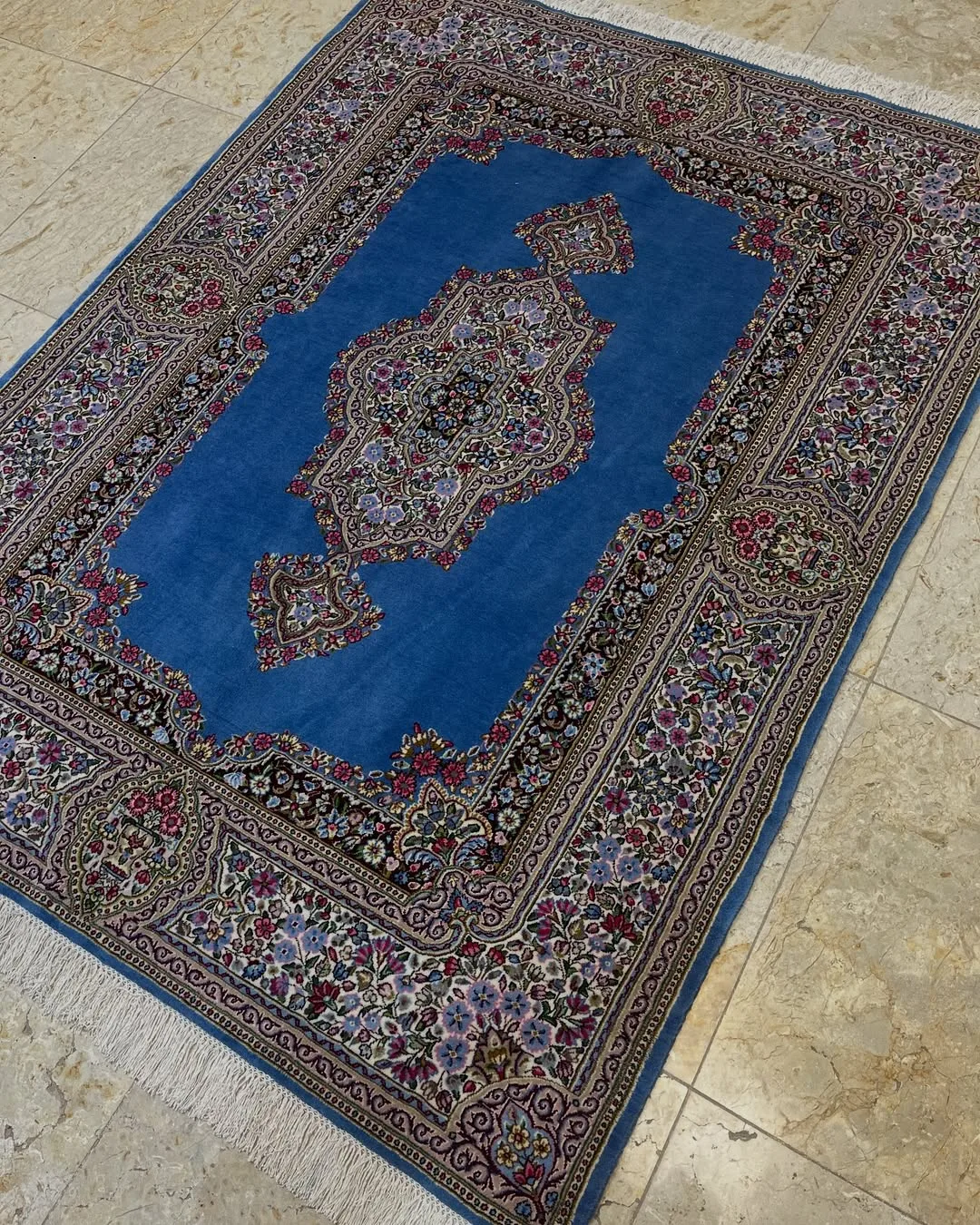 قالیچه سه متری کف ساده حاشیه گلباران فیروزه ای