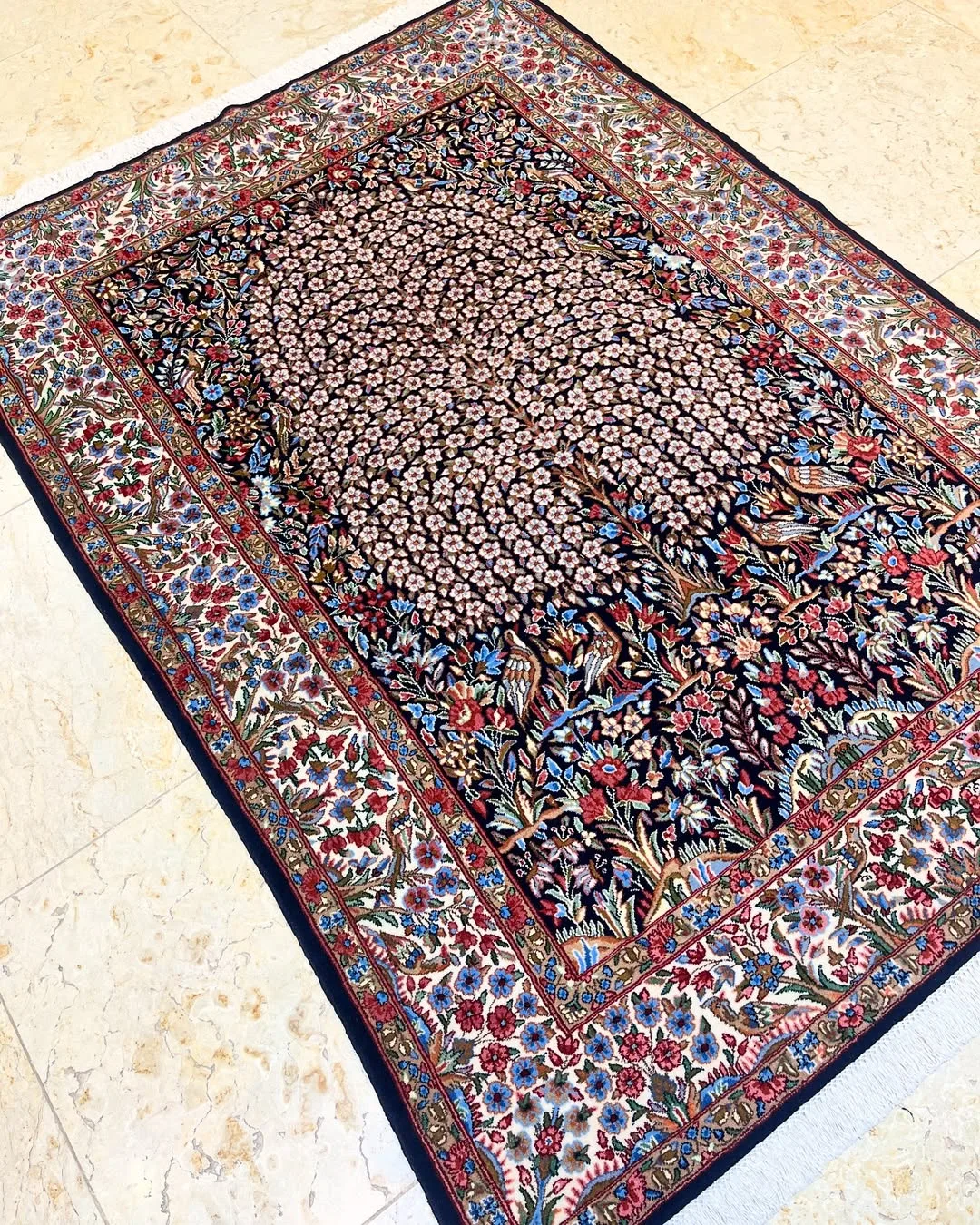 قالیچه سه متری درختی نسترن کرمان