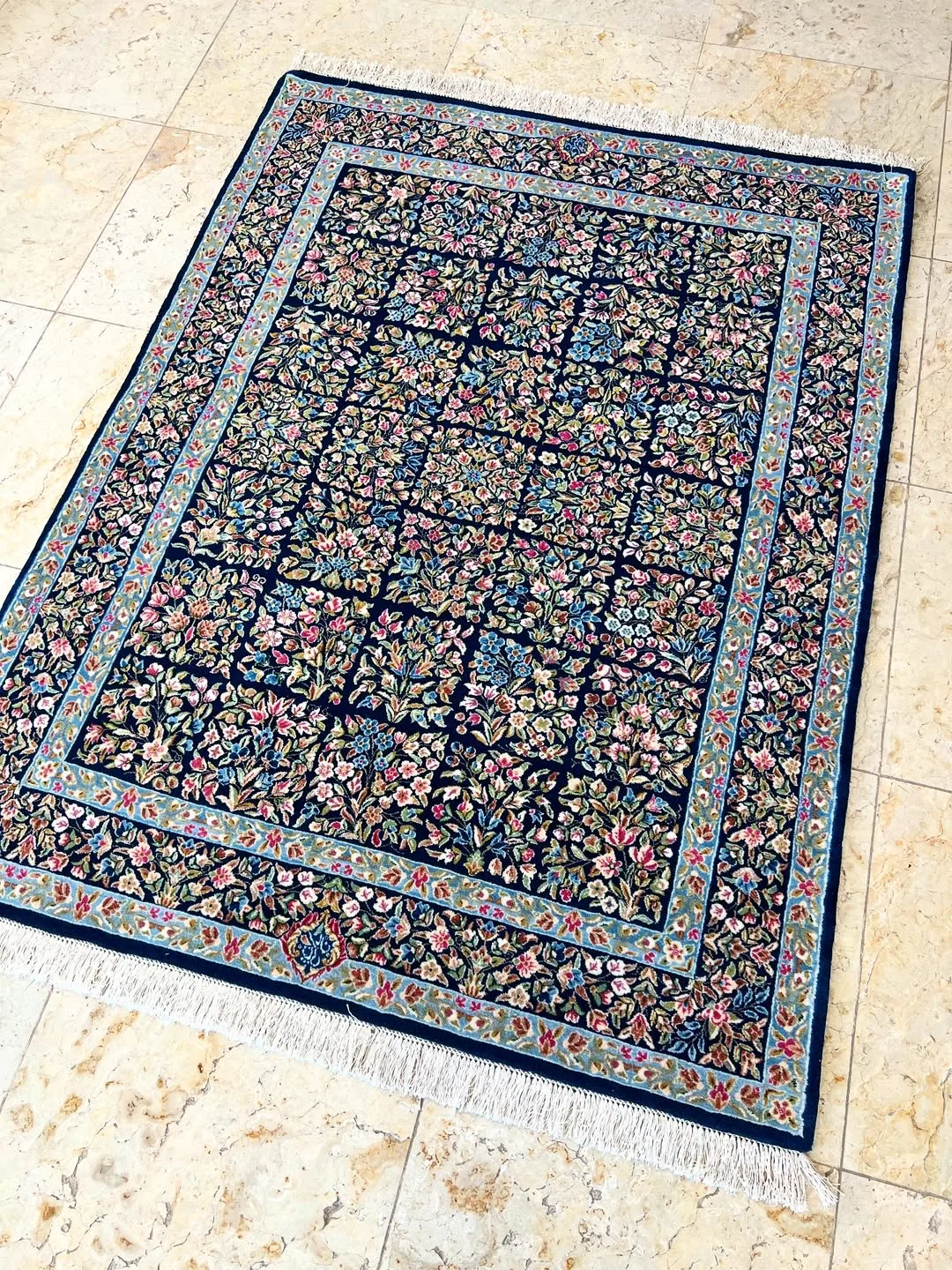 قالیچه سه متری بهارستان سرمه‌ای
