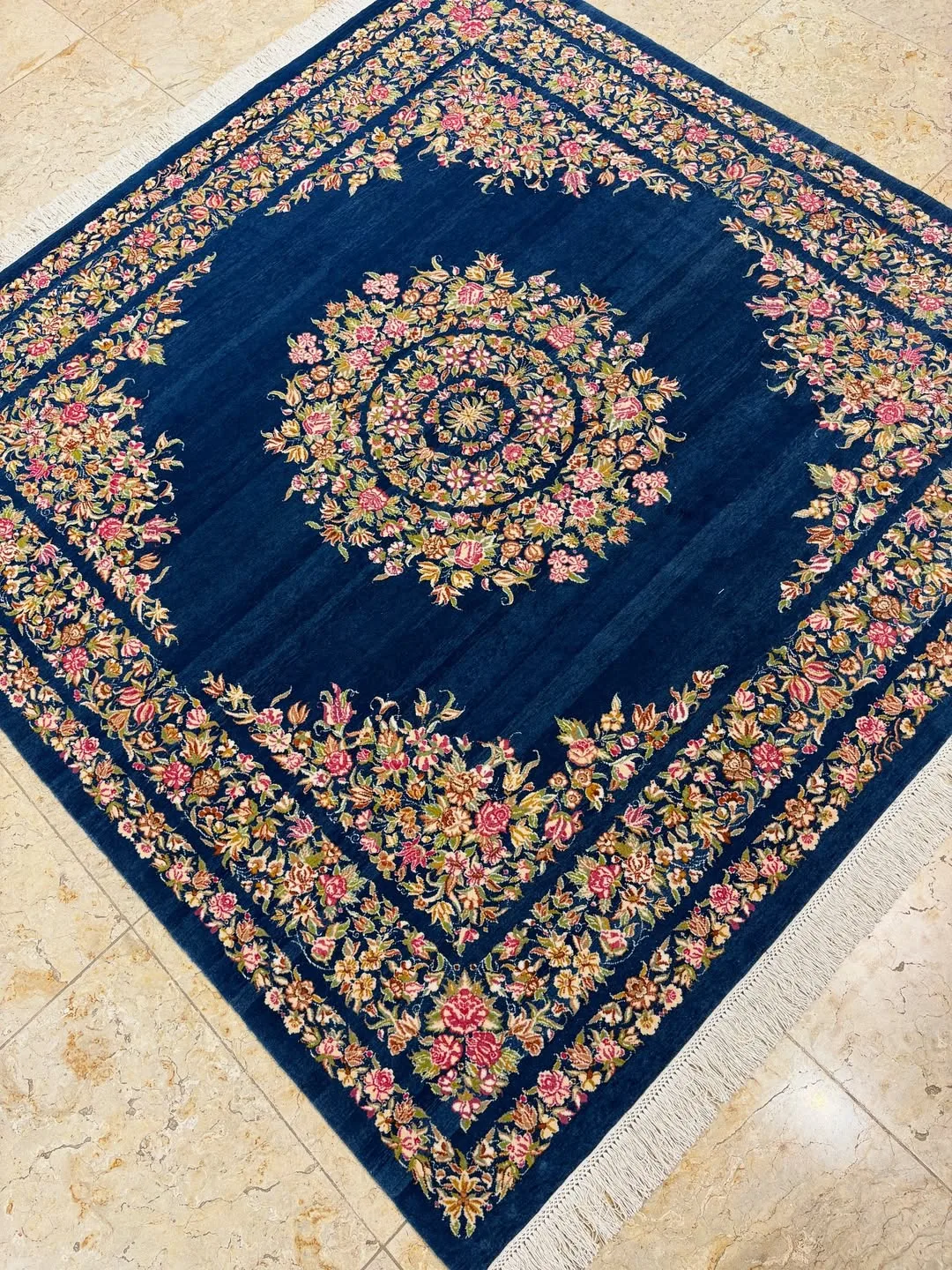 قالیچه مربع ۲ در ۲ آبی دیبا