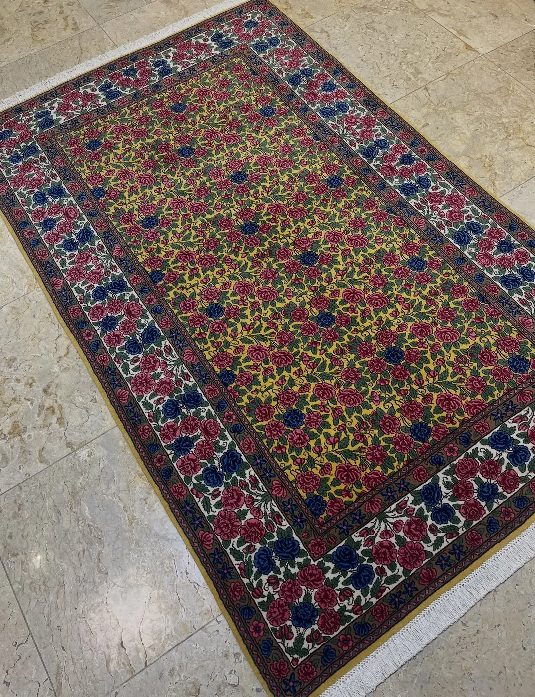 قالیچه ۴ متری طلایی گلسرخی اعلا کرمان