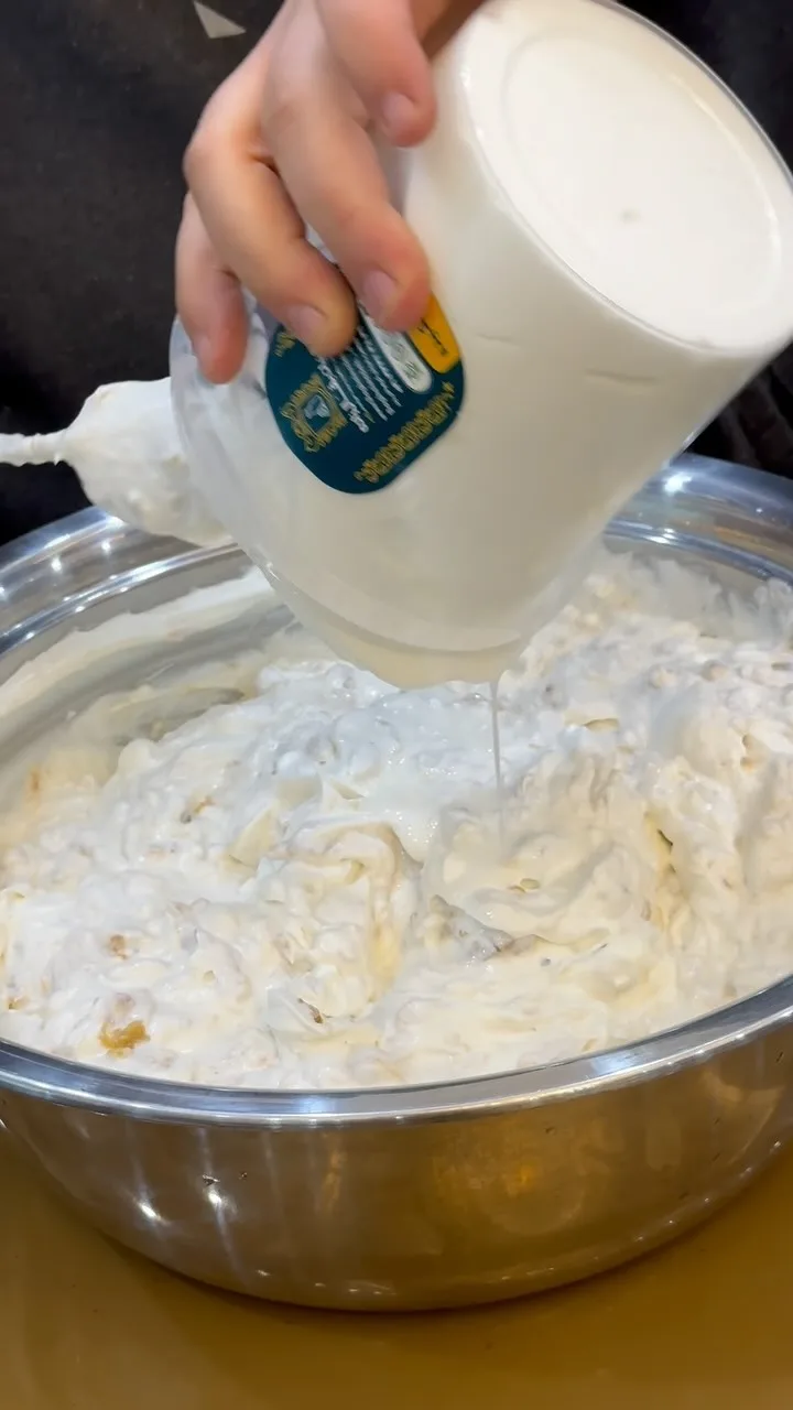 ماست بورانی بادمجان، رنگ سفید، سطل ماست