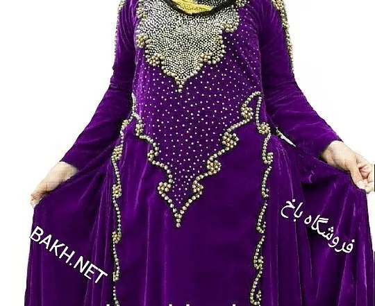 پیراهن محلی زنانه مدل ۱۴۸، رنگ بنفش، سفید و طلایی، جنس مخمل، طرح گلدوزی، بلند، آستین‌بلند، گشاد