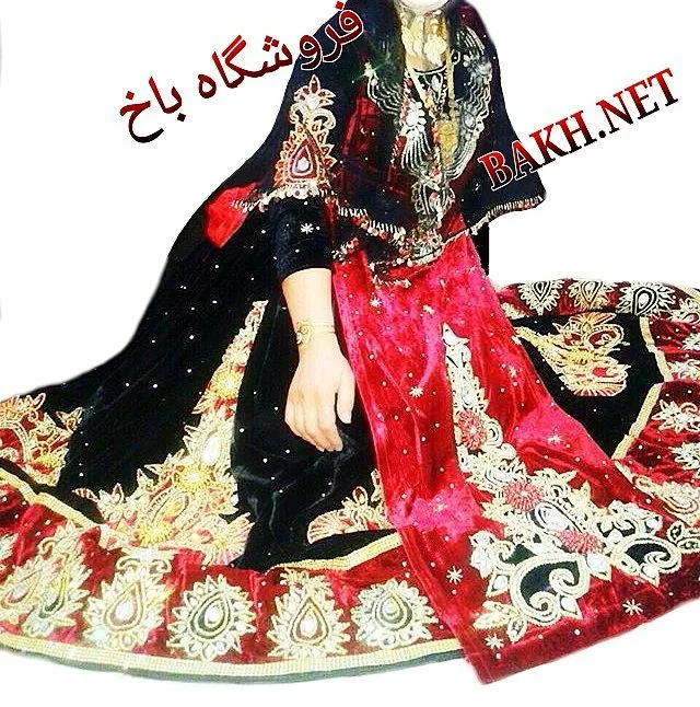 ست لباس محلی مدل ۱۷۴، رنگ قرمز، مشکی و طلایی، جنس مخمل، طرح گلدوزی، بلند، دامن پف‌دار