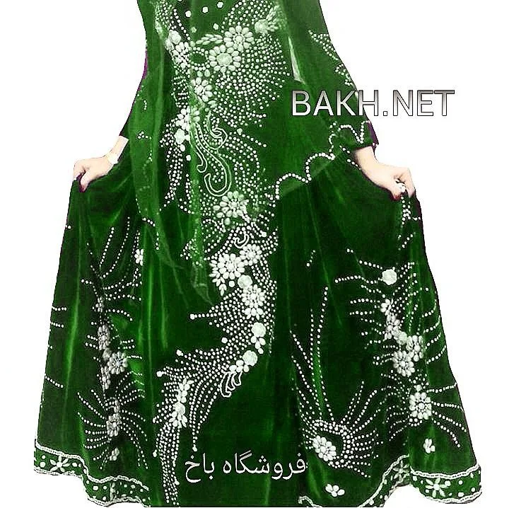 پیراهن ماکسی محلی لری مدل ۱۴۵، رنگ سبز و سفید، جنس مخمل، طرح گلدوزی، بلند آستین‌بلند جذب