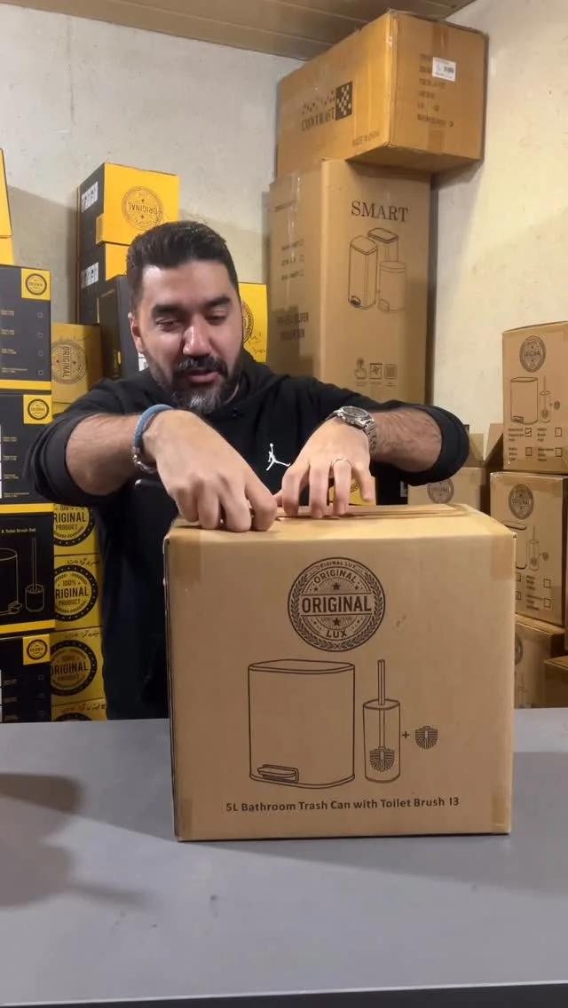 سطل و برس ۵ لیتری، رنگ قهوهای و مشکی، جنس مقوا و پلاستیک، جعبه مقوایی محصول