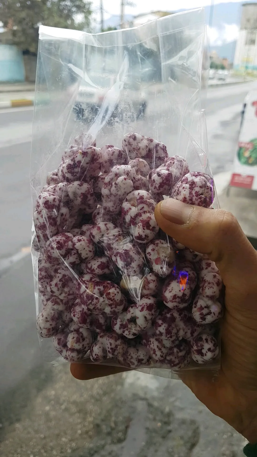 نقل گردو و گل محمدی بسته نیمکیلویی