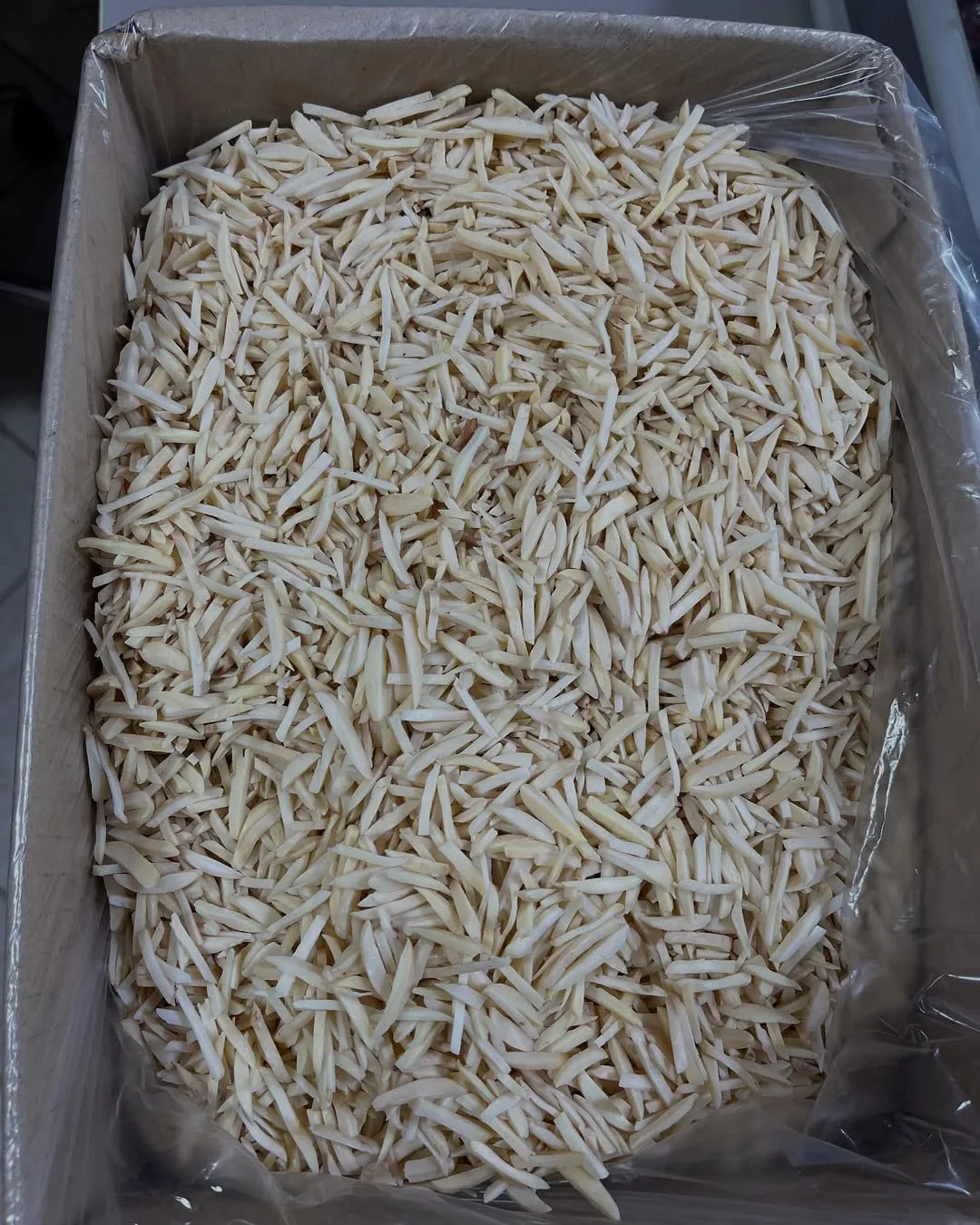 خلال بادام درختی درشت — عکس ۲