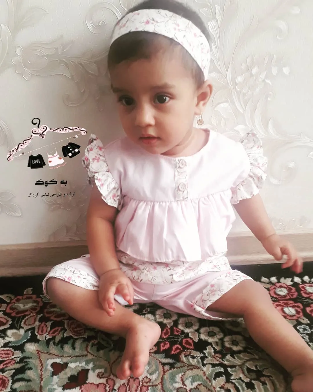ست پیراهن شلوارک و هد دخترانه، رنگ صورتی و سفید، جنس نخ و پنبه، طرح گلدار، آستین کوتاه چین‌دار، کوتاه