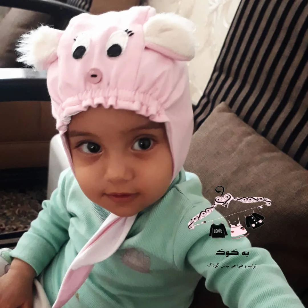 کلاه پاییزه عروسکی دخترانه، رنگ صورتی و سفید، جنس خز، مدل خرسی بنددار
