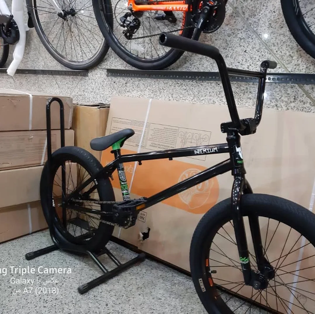 دوچرخه BMX مدل سولو پریمیوم، رنگ مشکی و سبز، جنس فلز و پلاستیک، بی‌ام‌ایکس