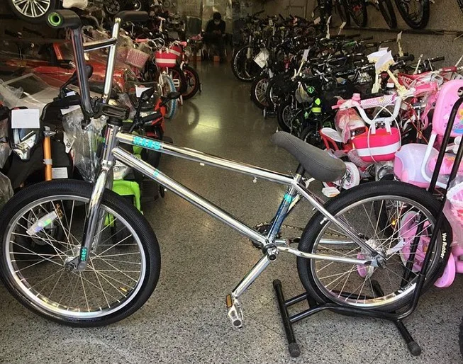 دوچرخه BMX مدل میدوی استیل سایز ۲۱ آکبند، رنگ نقره‌ای، جنس فلز، بی‌ام‌ایکس تک‌سرعته