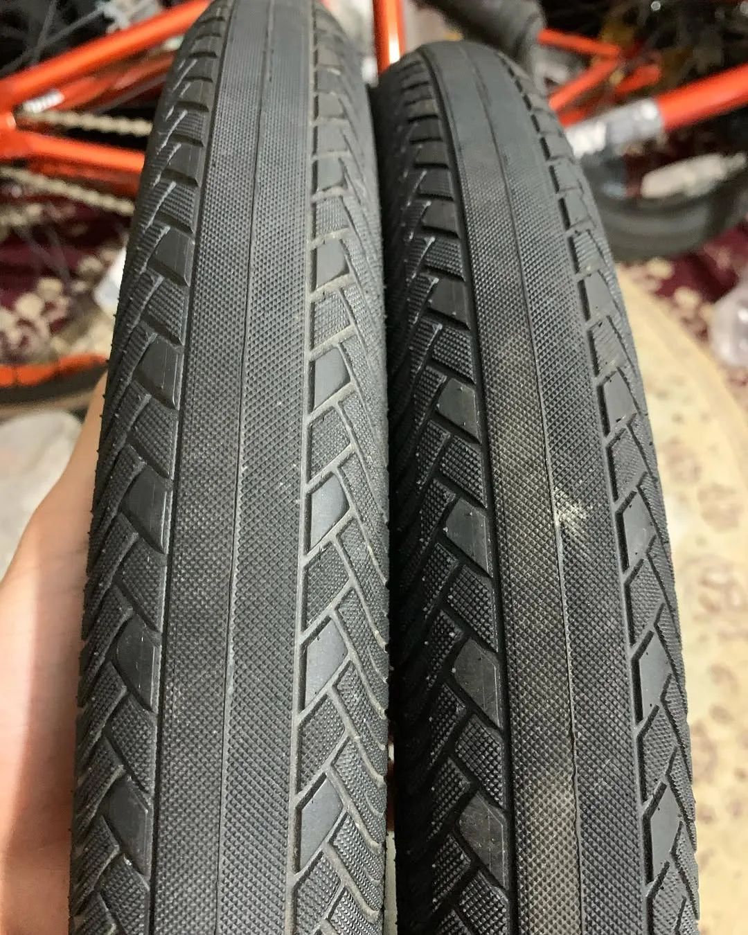لاستیک دوچرخه BMX دور سفید سی کی، رنگ سیاه، جنس پلاستیک و رابر، توپر، گل‌درشت