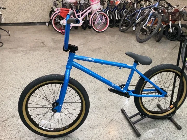 دوچرخه، رنگ آبی، جنس فلز، BMX